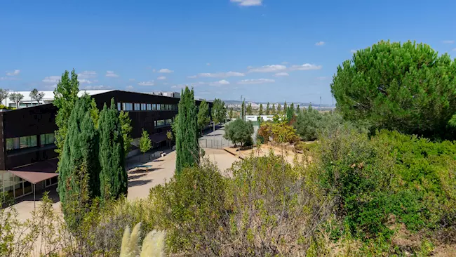 11_pedro_arrupe_espaco_exterior_02_0a9ef4x61q.jpg
