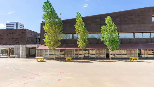 11_pedro_arrupe_espaco_exterior_04_ucfzfnm7p8.jpg