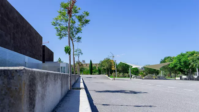 11_pedro_arrupe_espaco_exterior_05_7h10c3esxy.jpg