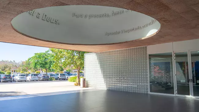 11_pedro_arrupe_espaco_exterior_14_iaxitm9ku8.jpg